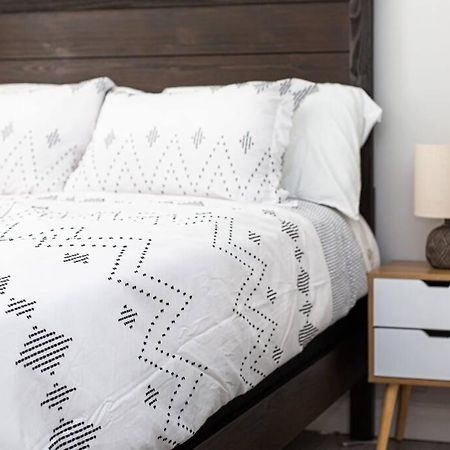 Beautiful & Cozy 1 Bedroom 1 Bath In The Westshore Виктория Экстерьер фото