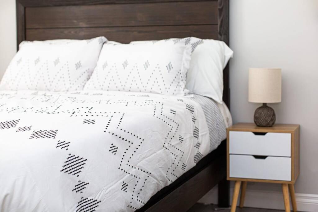 Beautiful & Cozy 1 Bedroom 1 Bath In The Westshore Виктория Экстерьер фото