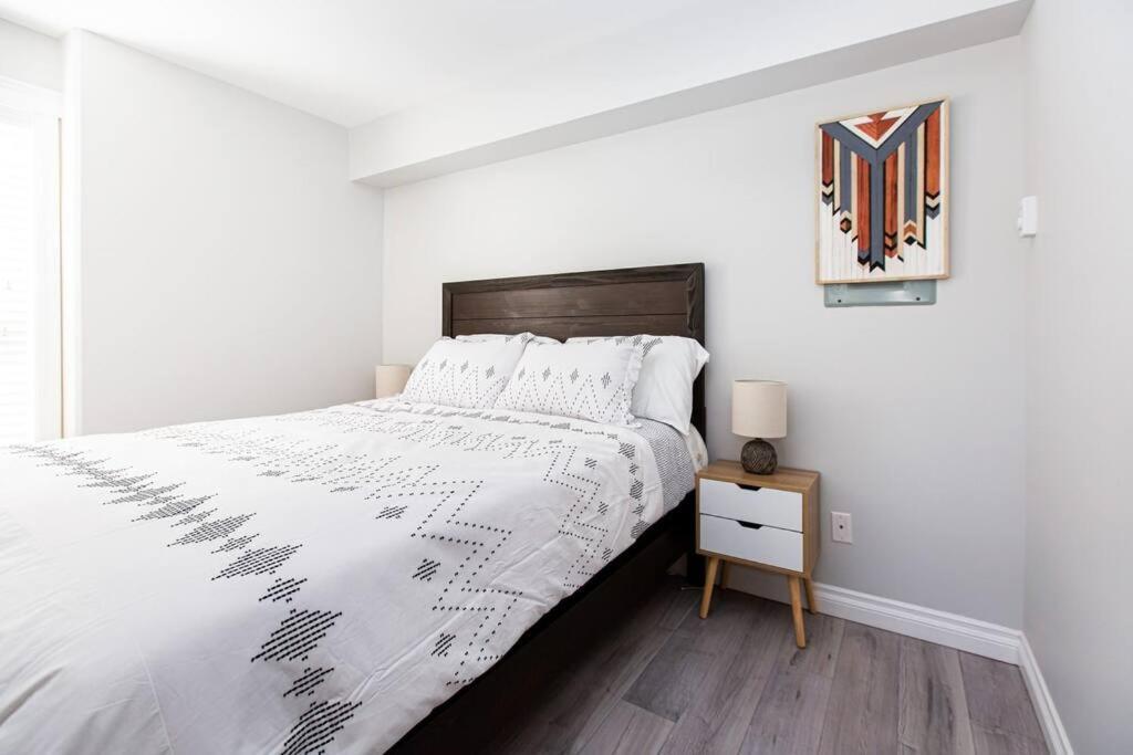 Beautiful & Cozy 1 Bedroom 1 Bath In The Westshore Виктория Экстерьер фото